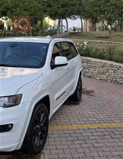 جیپ گراند شیرۆکی